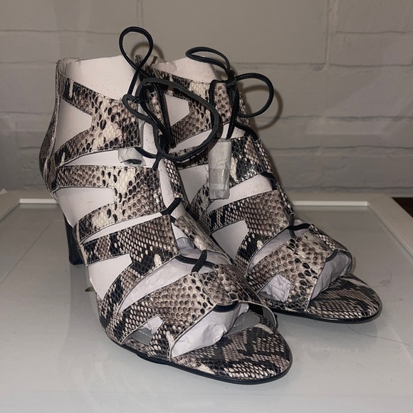 Tahari Snakeskin Sandal/ Heels - Picture 1 of 4